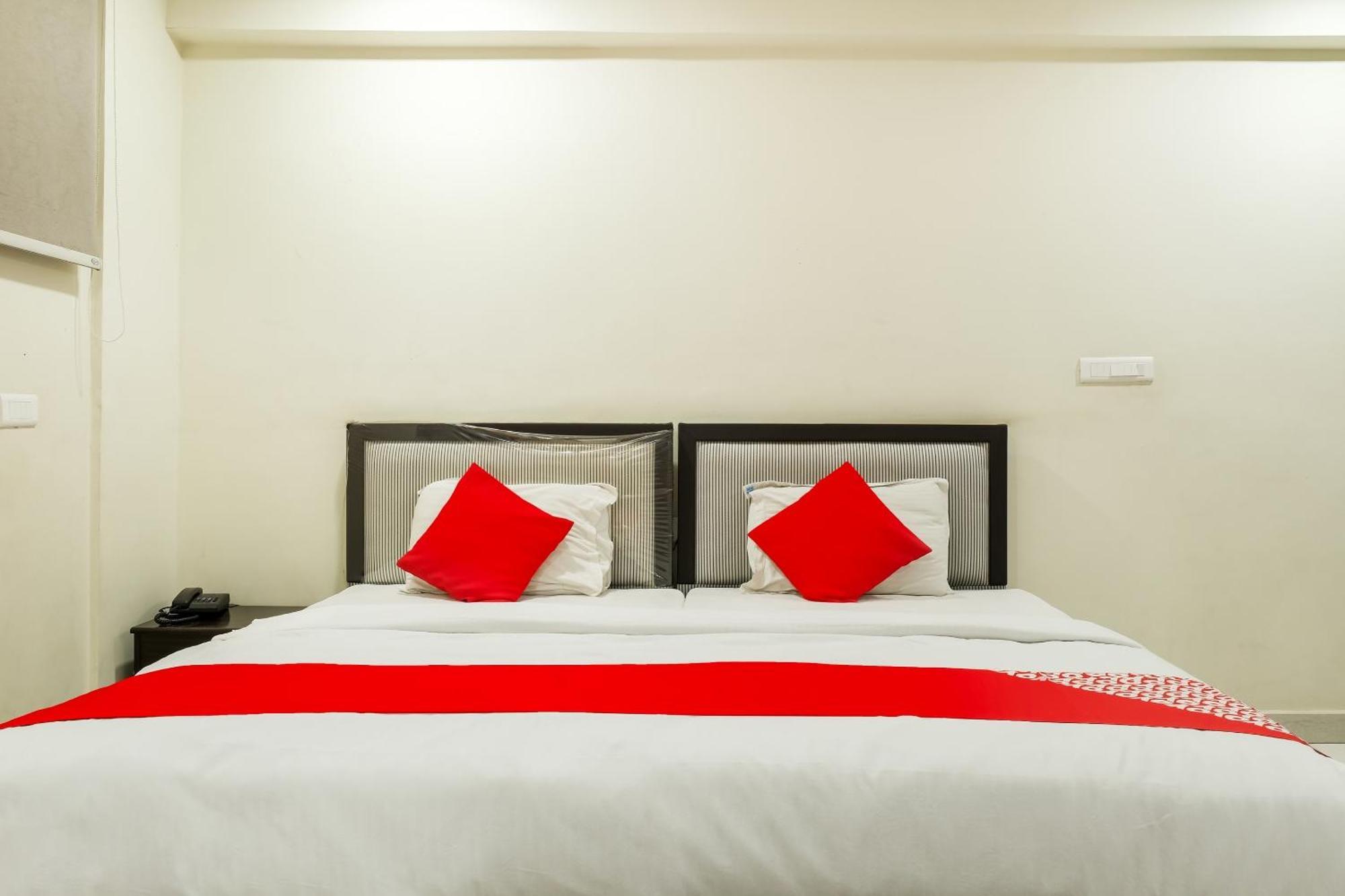Hotel O Karthikeya Pride Vijayawāda Exteriör bild